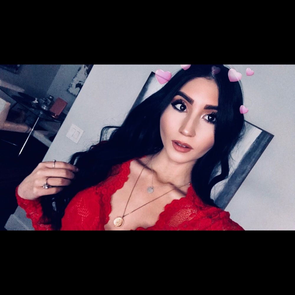 Meet your Posher, Alexia